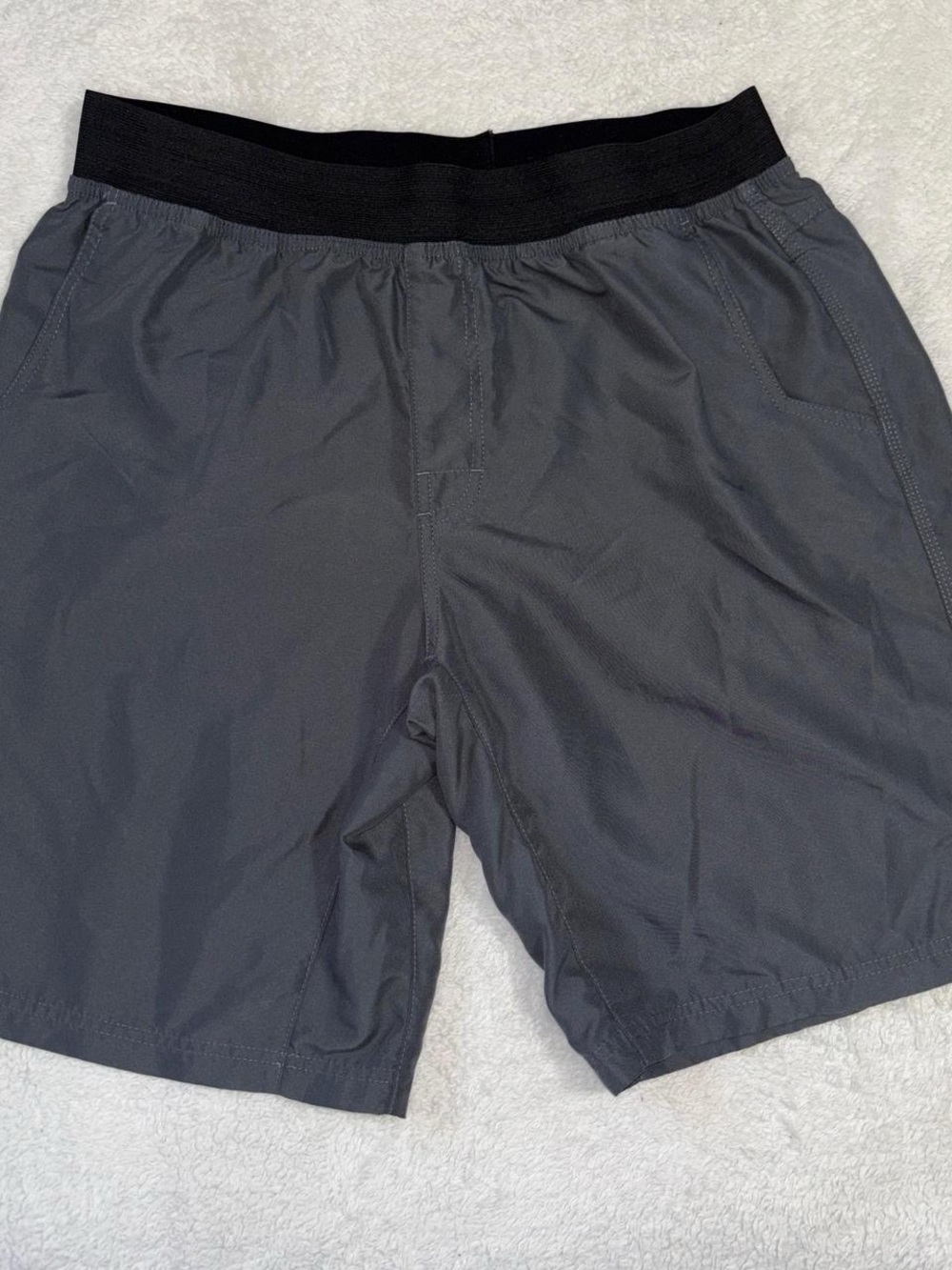 PrAna Men’s Mojo Grey and Black Breathe Shorts with Pockets 10” Inseam Size L